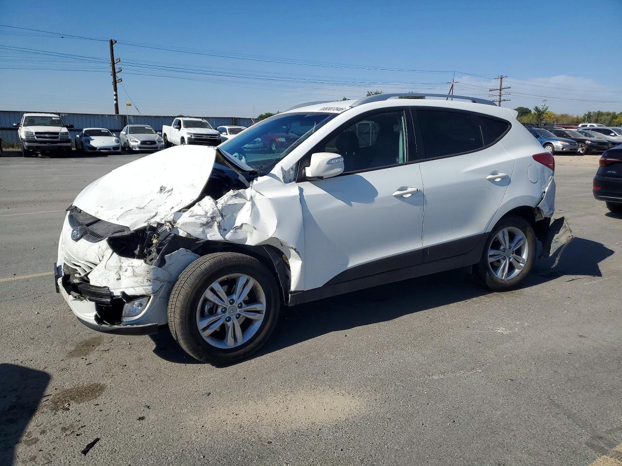 2013 HYUNDAI TUCSON — Front 3/4