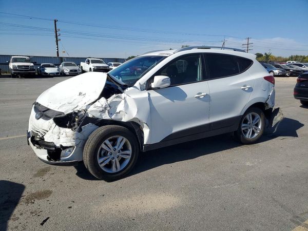 2013 HYUNDAI TUCSON — Front 3/4