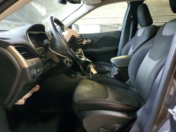 2014 JEEP CHEROKEE Latitude — DENT