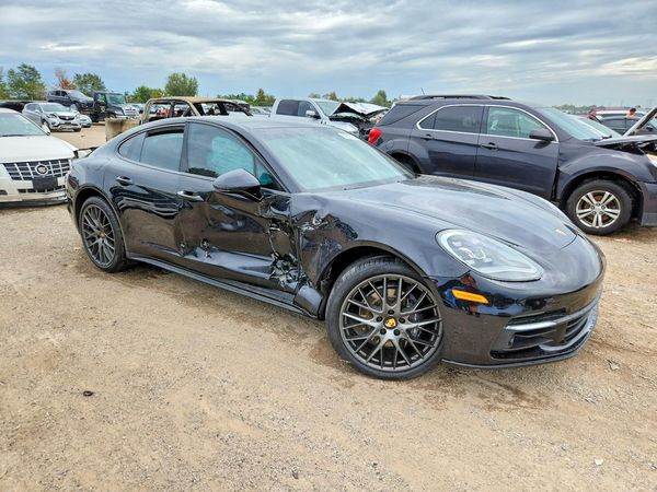 2018 PORSCHE PANAMERA — Passenger 3/4