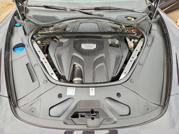 2018 PORSCHE PANAMERA — Engine bay