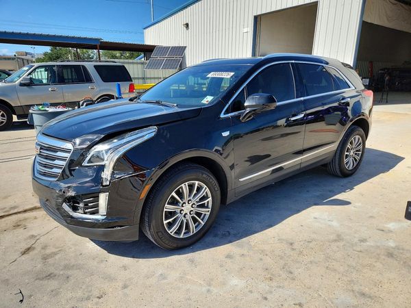 2017 CADILLAC XT5 — Front 3/4