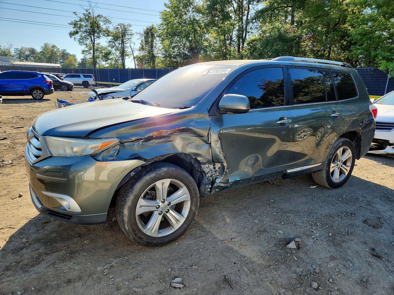 2013 TOYOTA HIGHLANDER Base/Hybrid — Front 3/4