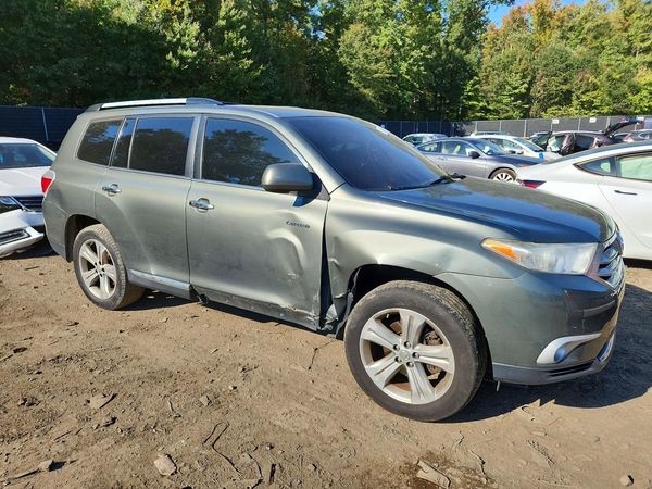 2013 TOYOTA HIGHLANDER Base/Hybrid — Passenger 3/4