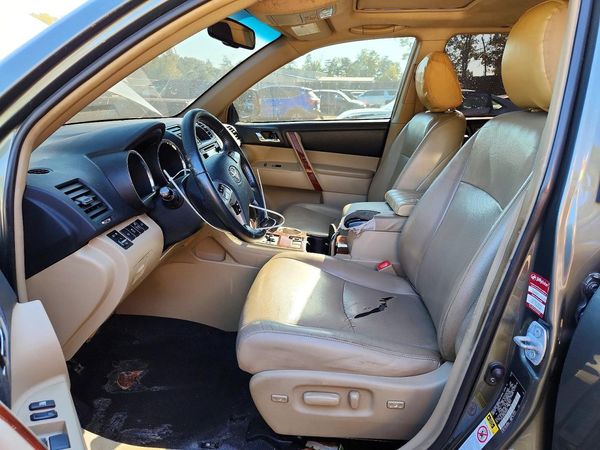 2013 TOYOTA HIGHLANDER Base/Hybrid — DENT