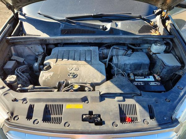 2013 TOYOTA HIGHLANDER Base/Hybrid — Engine bay