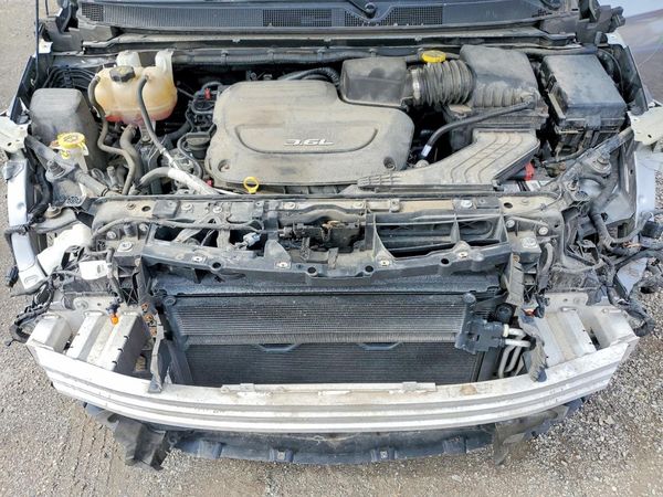 2018 CHRYSLER PACIFICA Touring L Plus — Engine bay