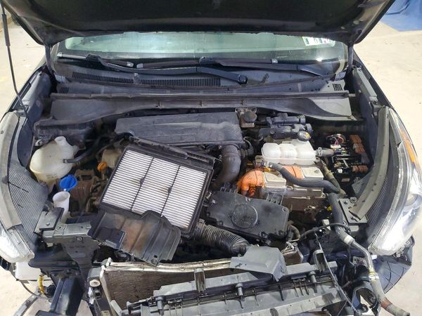 2019 KIA NIRO — Engine bay