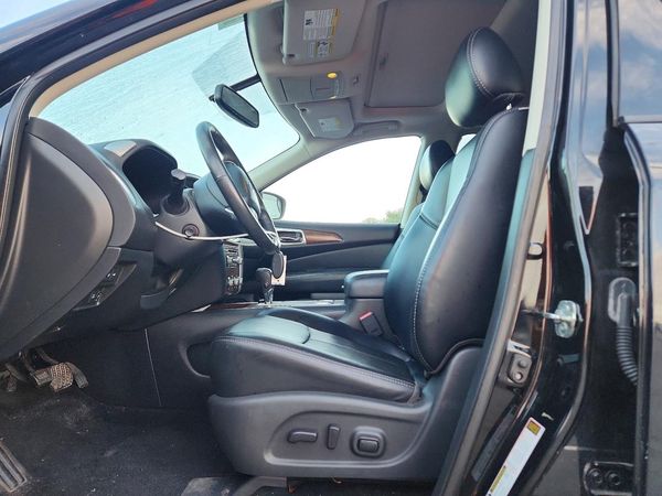 2019 NISSAN PATHFINDER — DENT