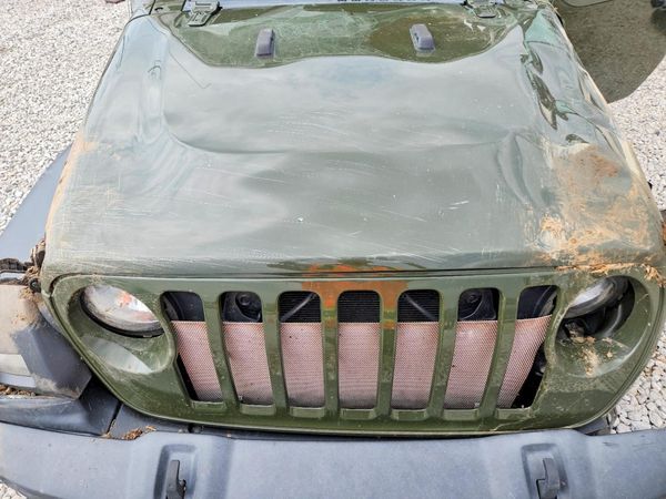 2022 JEEP GLADIATOR Sport — Engine bay