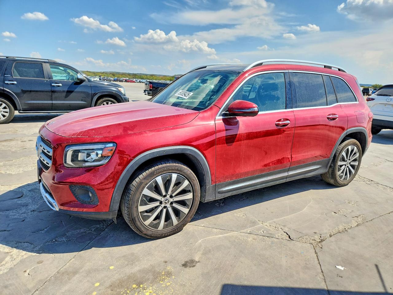 2020 MERCEDES-BENZ GLB GLB250 — Front 3/4