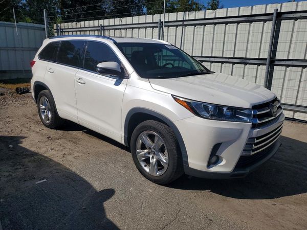 2017 TOYOTA HIGHLANDER — Passenger 3/4