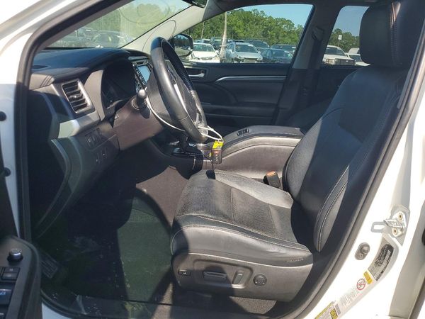 2017 TOYOTA HIGHLANDER — DENT