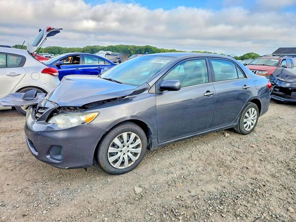 2013 TOYOTA COROLLA — Front 3/4