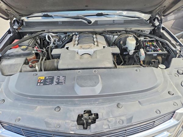 2016 CADILLAC ESCALADE — Engine bay