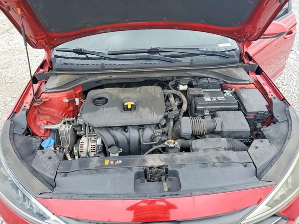 2020 HYUNDAI ELANTRA — Engine bay
