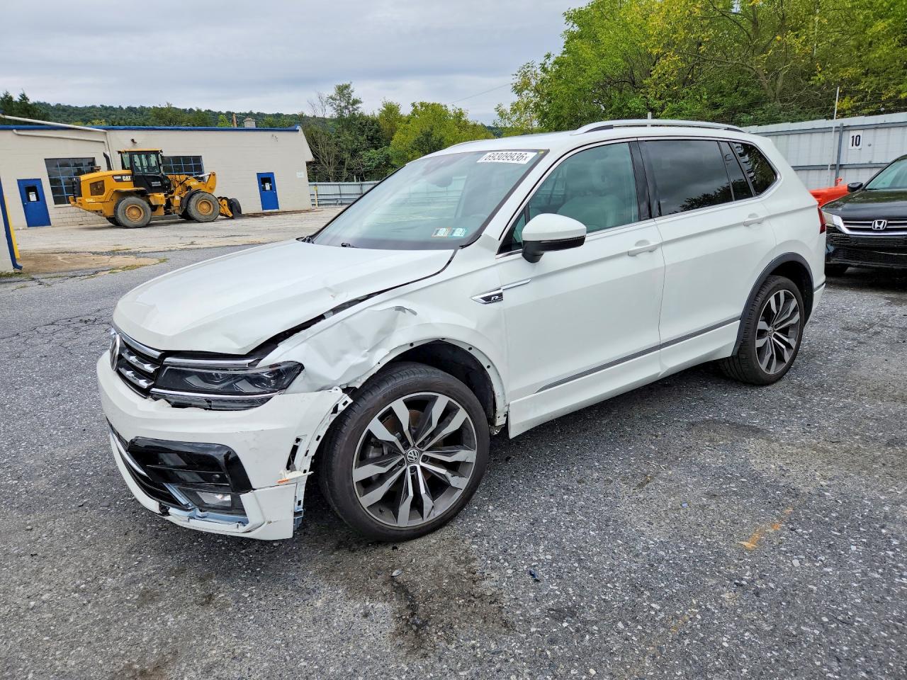 2021 VOLKSWAGEN TIGUAN — Front 3/4