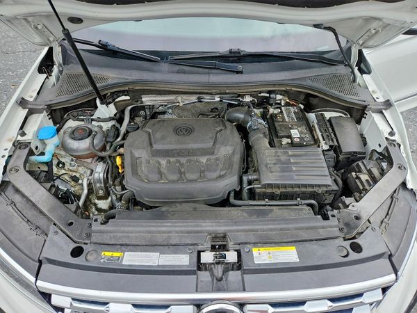 2021 VOLKSWAGEN TIGUAN — Engine bay