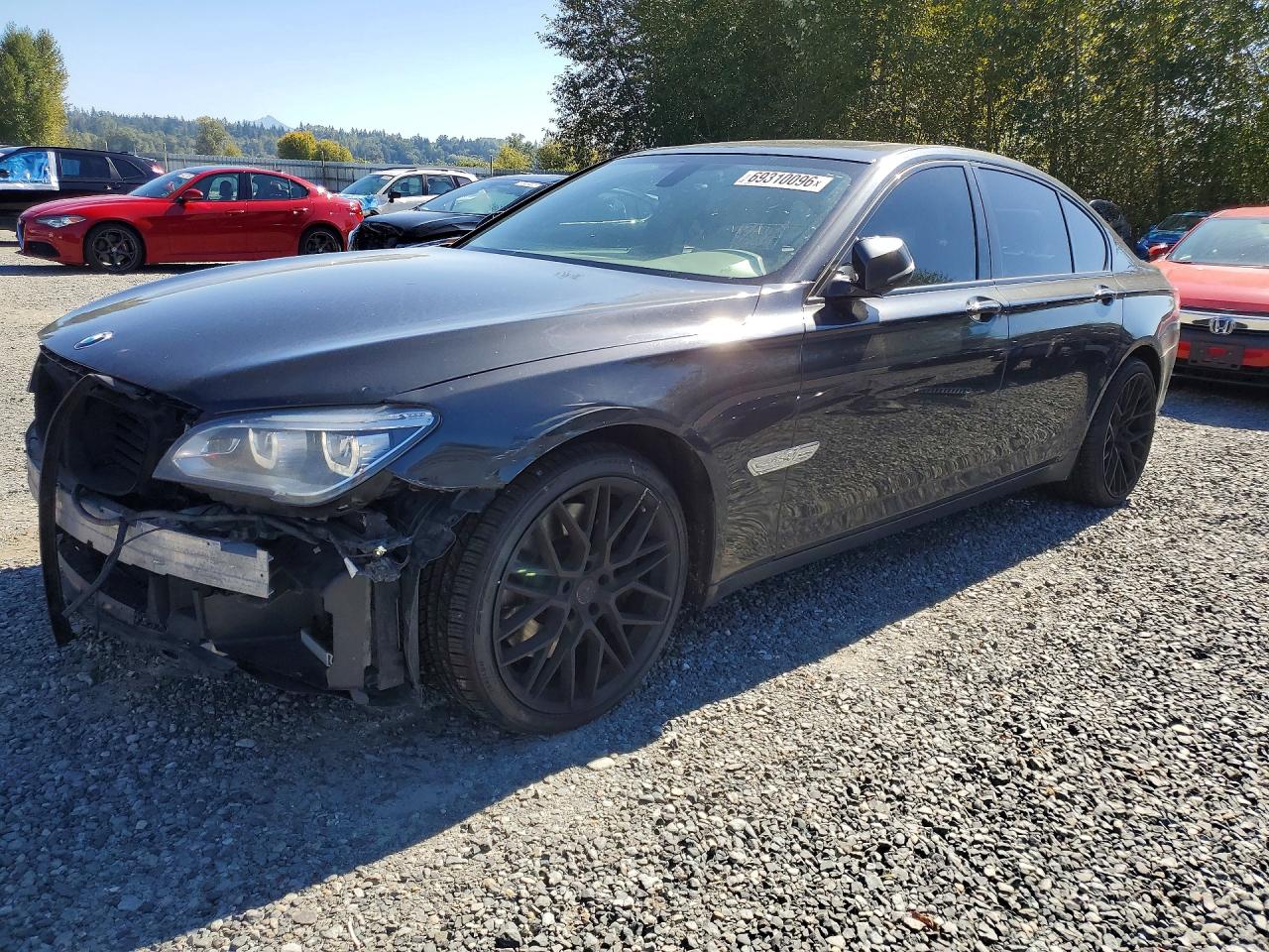 2014 BMW 750 — Front 3/4