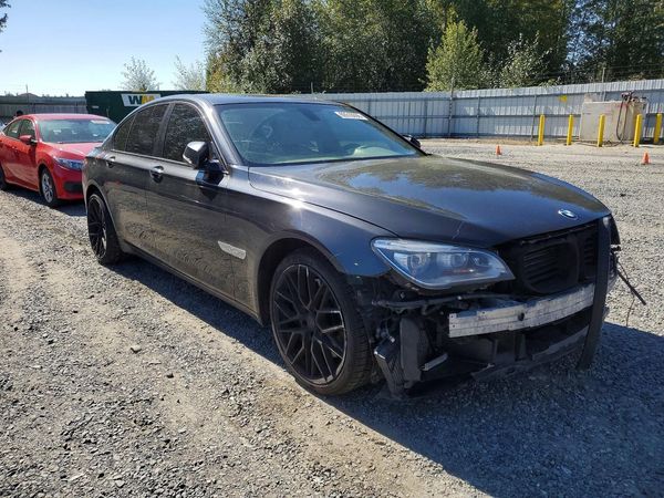 2014 BMW 750 — Passenger 3/4