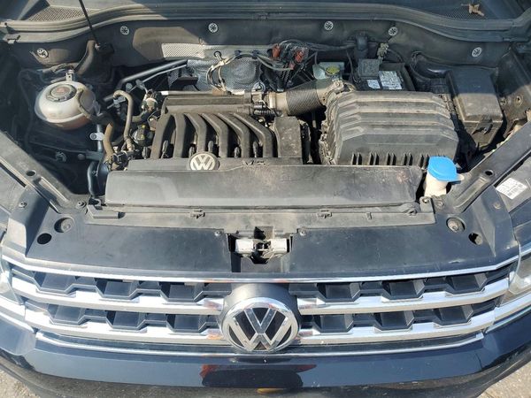 2018 VOLKSWAGEN ATLAS 4Motion S — Engine bay