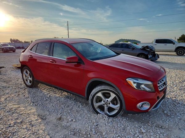 2018 MERCEDES-BENZ GLA — Passenger 3/4