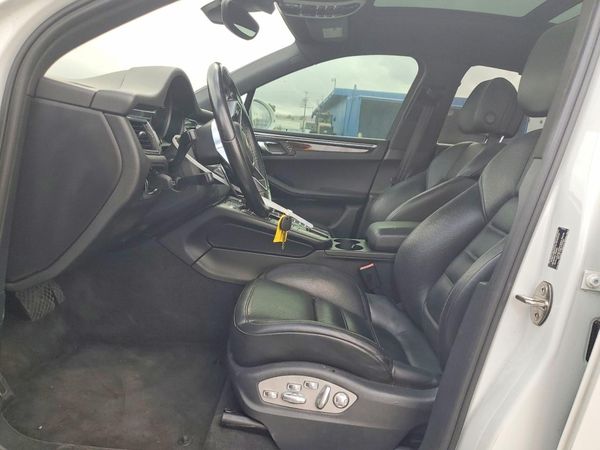 2017 PORSCHE MACAN — DENT