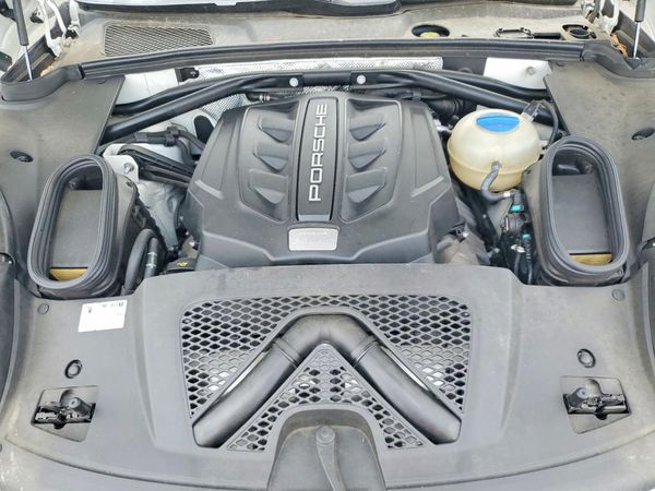 2017 PORSCHE MACAN — Engine bay