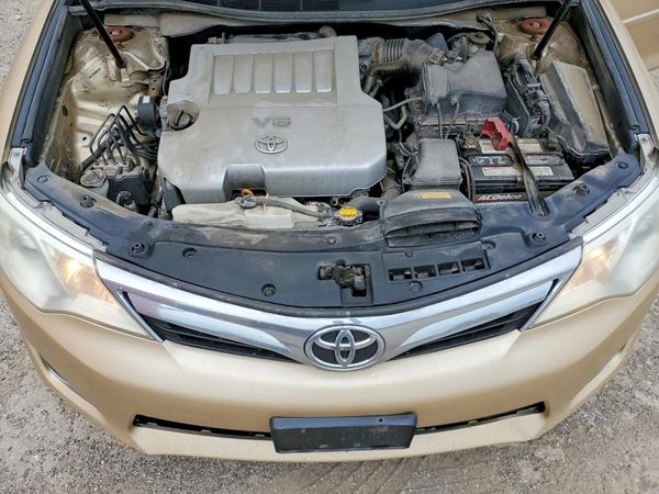 2012 TOYOTA CAMRY — Engine bay