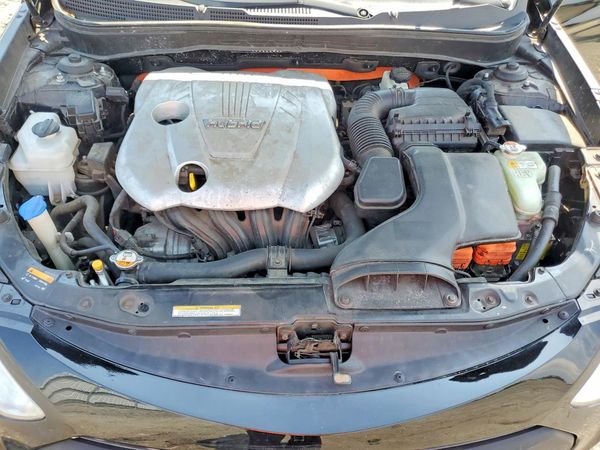 2013 HYUNDAI SONATA — Engine bay
