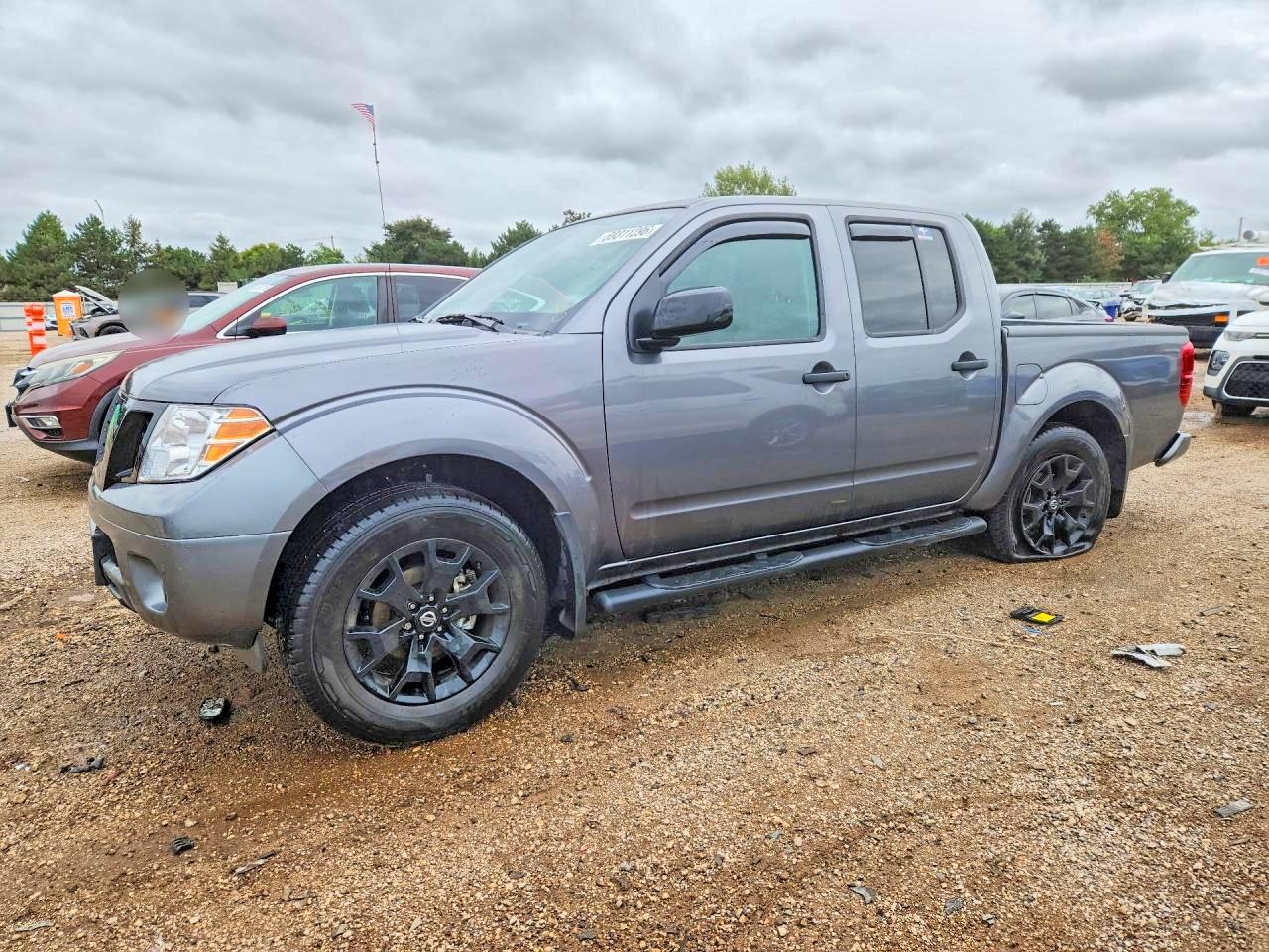 2021 NISSAN FRONTIER Crew Cab — Front 3/4