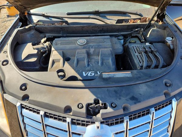 2015 CADILLAC SRX — Engine bay