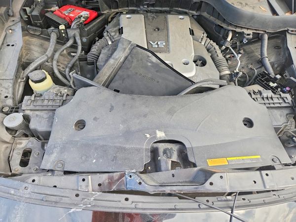 2012 INFINITI FX35 — Engine bay