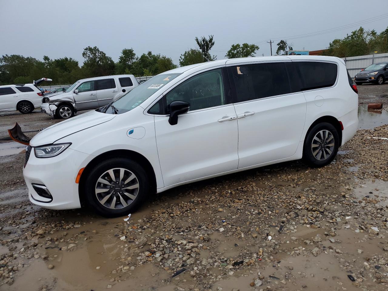2024 CHRYSLER PACIFICA Select — Front 3/4