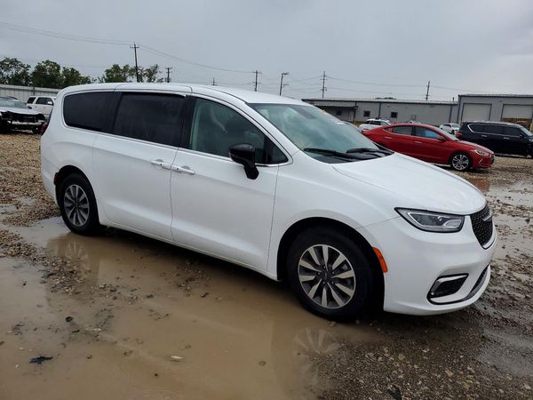 2024 CHRYSLER PACIFICA Select — Passenger 3/4
