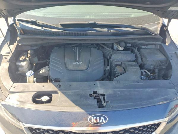 2016 KIA SEDONA LX - Middle-low — Engine bay