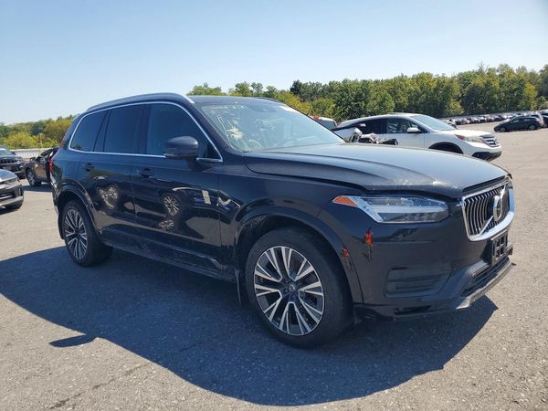2020 VOLVO XC90 Momentum — Passenger 3/4