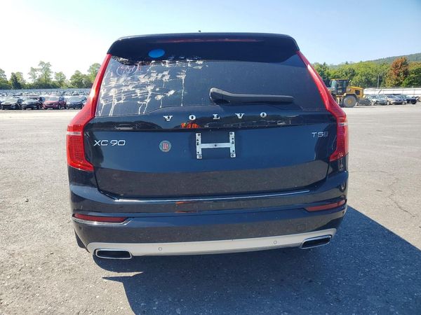 2020 VOLVO XC90 Momentum — DIRR