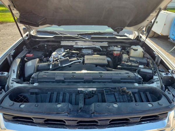 2020 CHEVROLET SILVERADO LT — Engine bay
