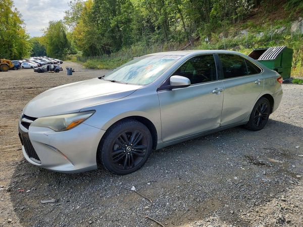 2015 TOYOTA CAMRY — Front 3/4