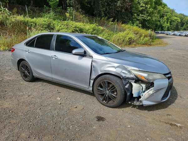 2015 TOYOTA CAMRY — Passenger 3/4