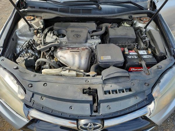 2015 TOYOTA CAMRY — Engine bay