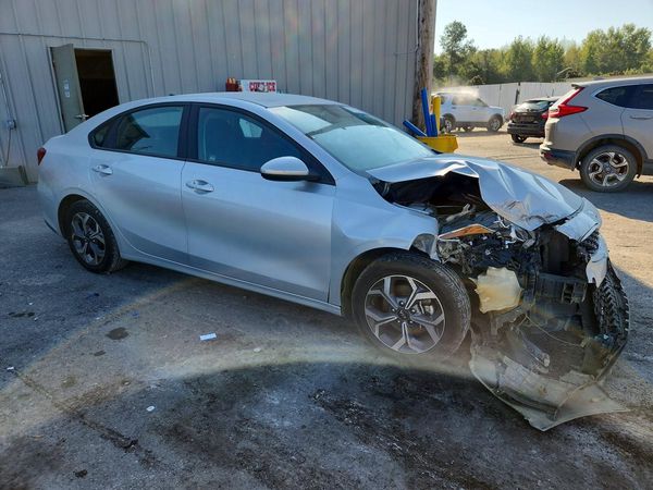 2021 KIA FORTE — Passenger 3/4