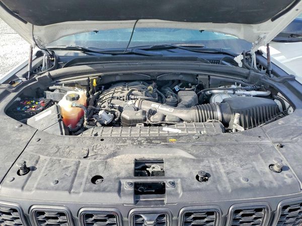 2023 JEEP CHEROKEE Limited — Engine bay
