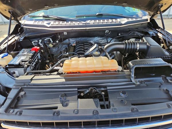 2018 FORD F150 — Engine bay
