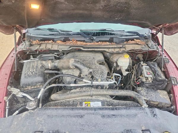 2016 RAM 1500 SLT CREW CAB 4X4 — Engine bay
