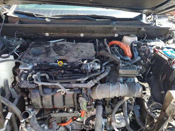 2022 TOYOTA RAV4 SE — Engine bay