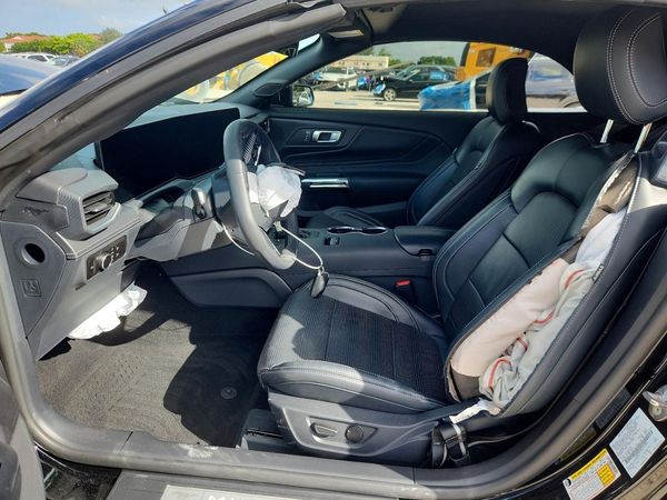 2025 FORD MUSTANG I4 — DENT