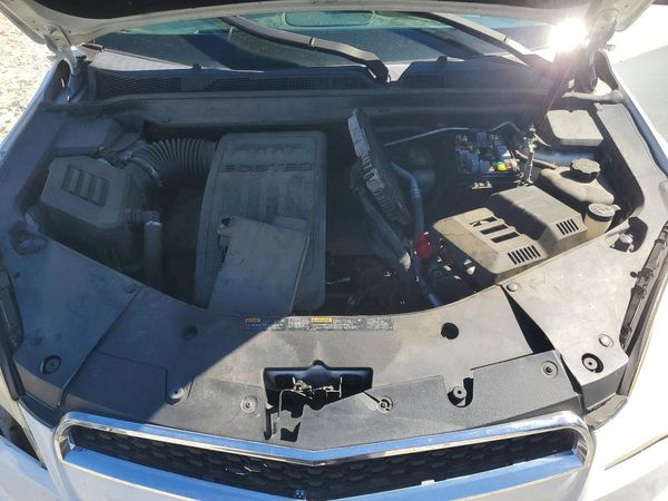 2014 CHEVROLET EQUINOX 1LT — Engine bay