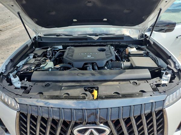2026 INFINITI QX80 — Engine bay
